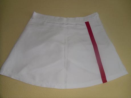 Biela sportova sukna so vsitymi kratasami, m