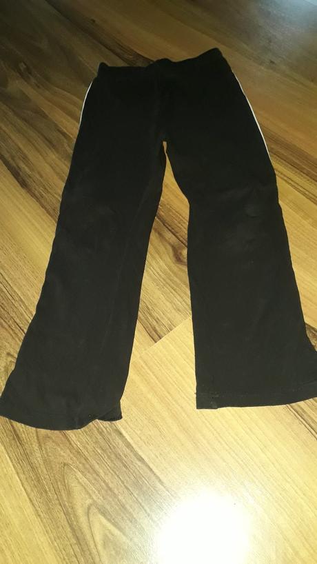 Čierne tenké tepláčiky 122, 122