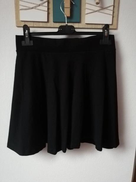 Čierna sukňa áčkového strihu (skater skirt) s/36, h&m,s