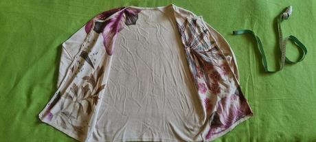 Tenší svetrík s kvetmi, s