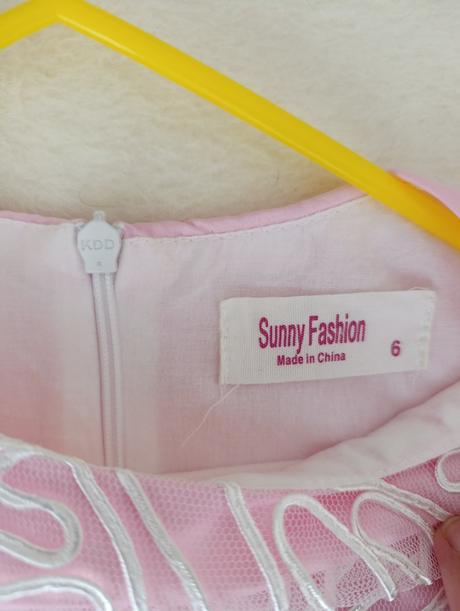 Spoločenské šaty, 122