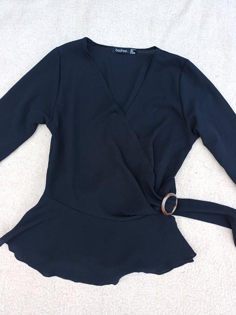 Boohoo čierna dámska krásna blúzka v super stave e, xs