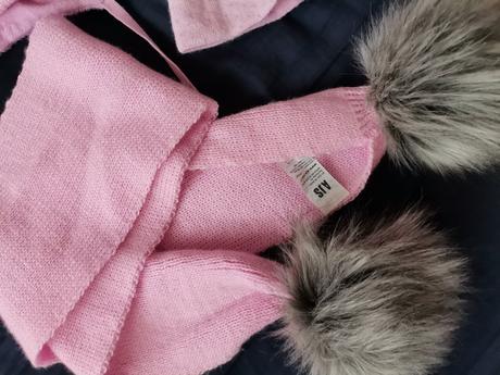 Krásny zimný set s brmbolcami, 116