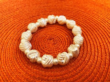 Perleťový náramok, 