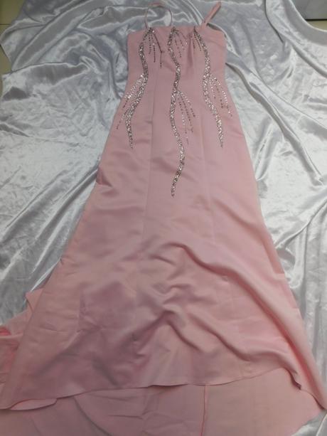 Pekne slavnostne šaty, 36