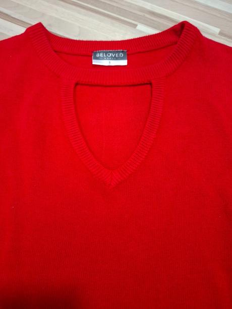 Červený svetrík, s