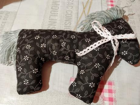 Folk koník čierny,