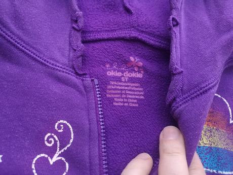 Fialová mikina, 110