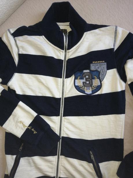 Smong mikinosveter, s