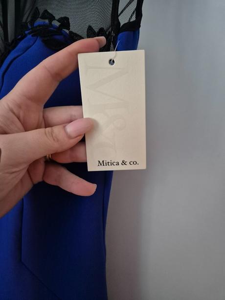 Púzdrové šaty, 38