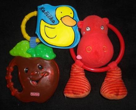 Knižka, hrkálka a hryzátko,