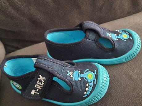 Papučky / plátenky, 22