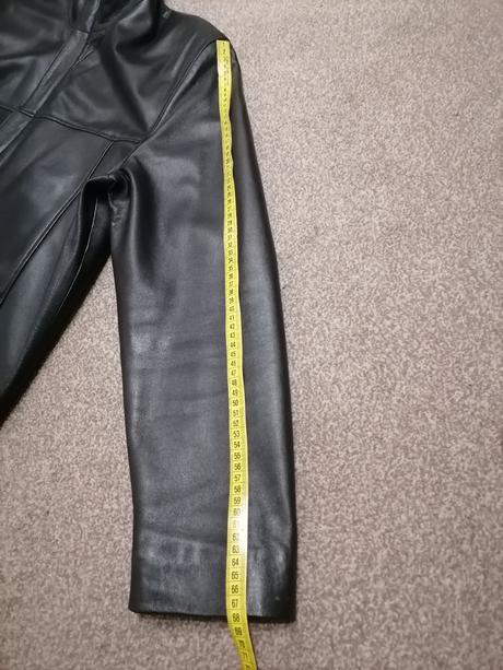 Kožená bunda, 54
