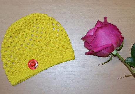 Háčkovaná čiapočka s kvetom, <50 - 158