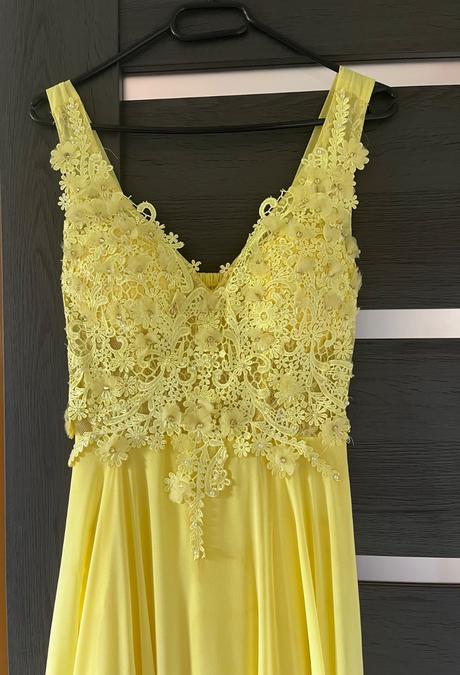 Žlté spoločenské šaty, l