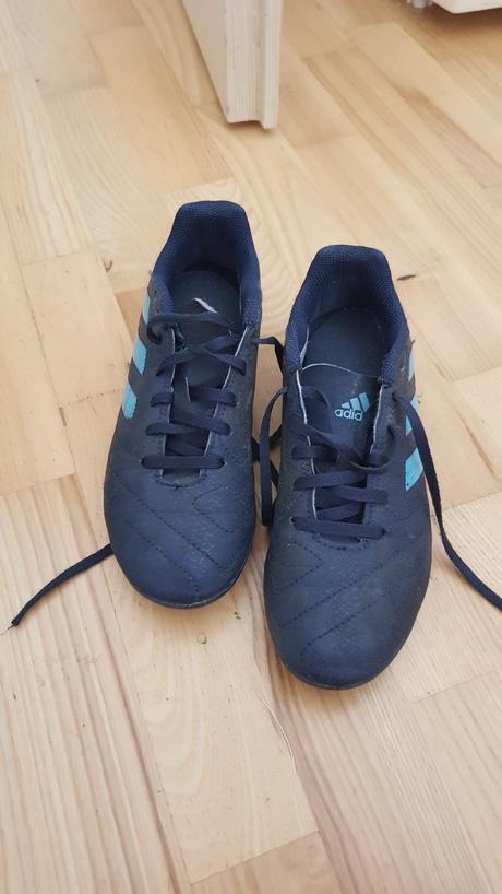 Turfy a kopačky, 35