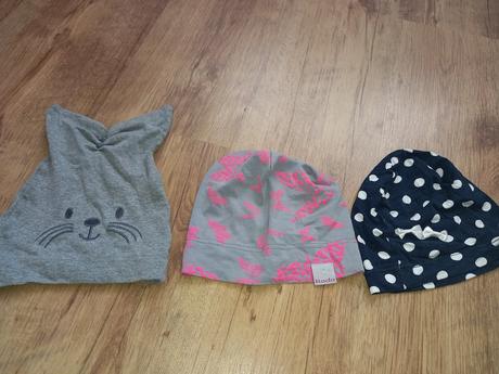 Šaty, tričká, čiapky, 110