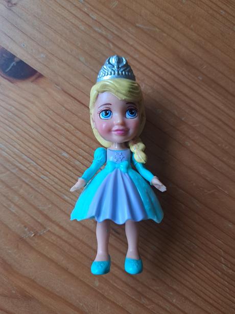 Mini bábika elsa, 