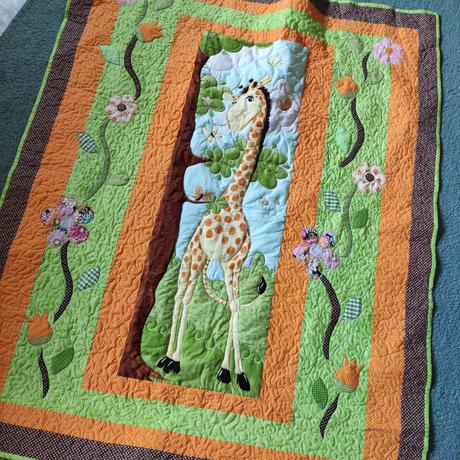 Rucne šitá prikrývka so zirafou, 