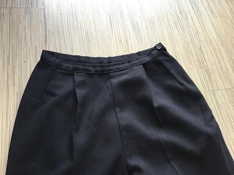 Nohavicový kostým, 36