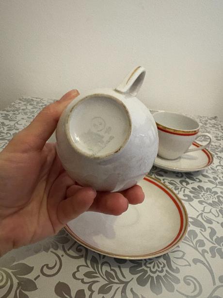 3 šálky na čaj alebo kávu s podšálkami, 