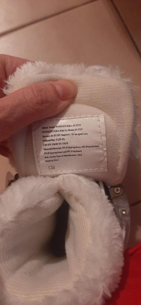 Dievčenské korčule, 32