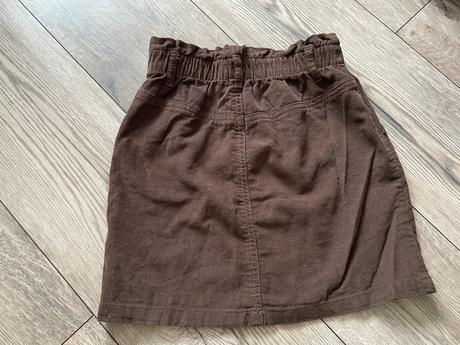 Menčestrová sukňa, 134