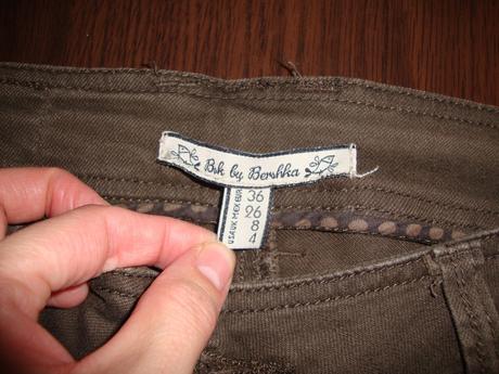 Tristvrtaky bershka s ozdobnym zipsom, 36