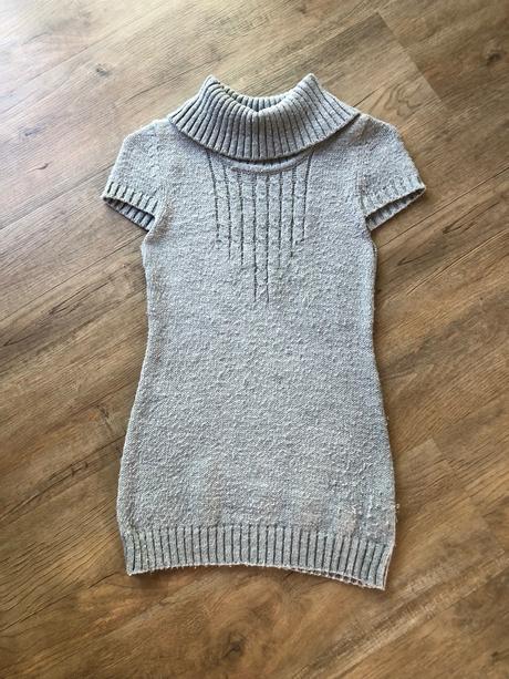 Sivé pletené šaty, 134