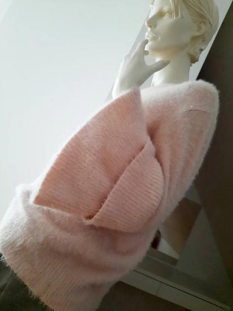 Svetrík s volánmi, m