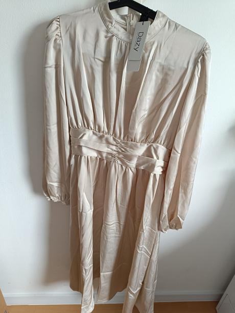 Nove satenove spolocenske saty, s