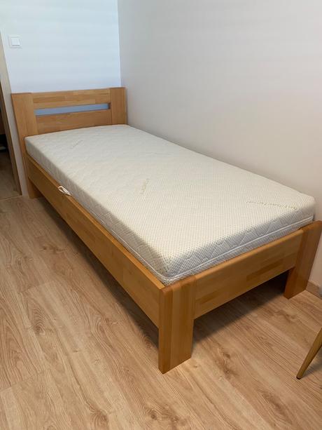Masívna buková (detská) posteľ s úložným priestoro, šírka (cm): 90,dĺžka (cm): 200