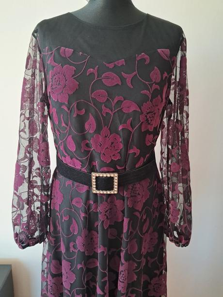 Šaty spoločenské, 42