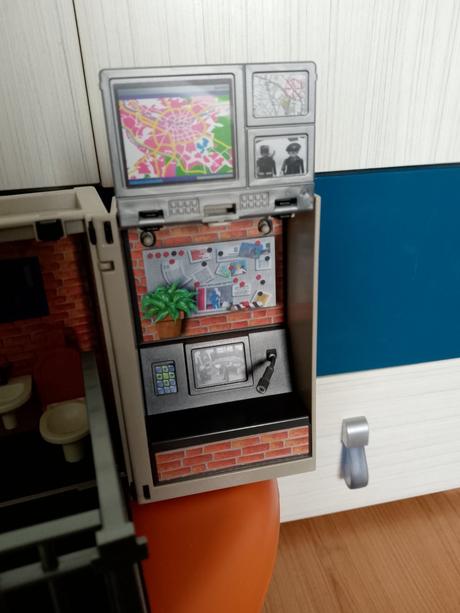 Polícia,  väznica, policajná stanica, 