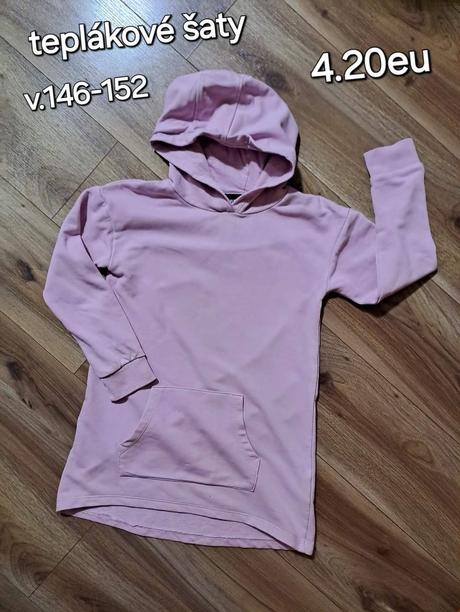 Pekné teplákové šaty, 146