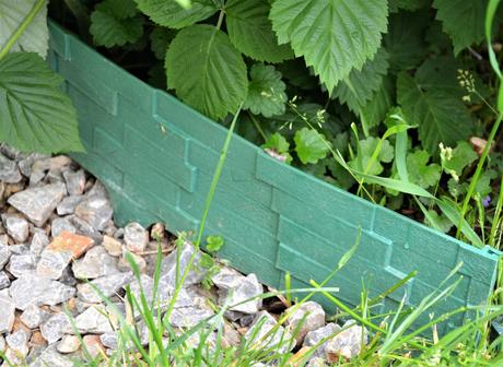 5 ks plastových obrubníkov, 