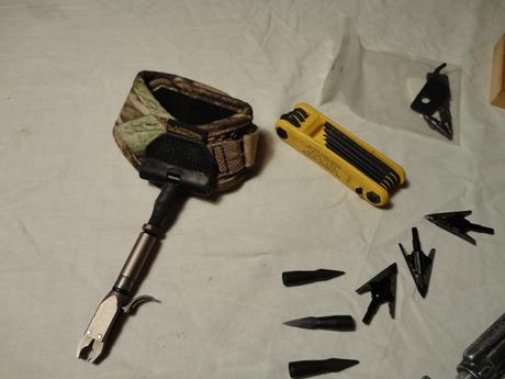 Kuša s puškohľadom excalibur + príslušenstvo,