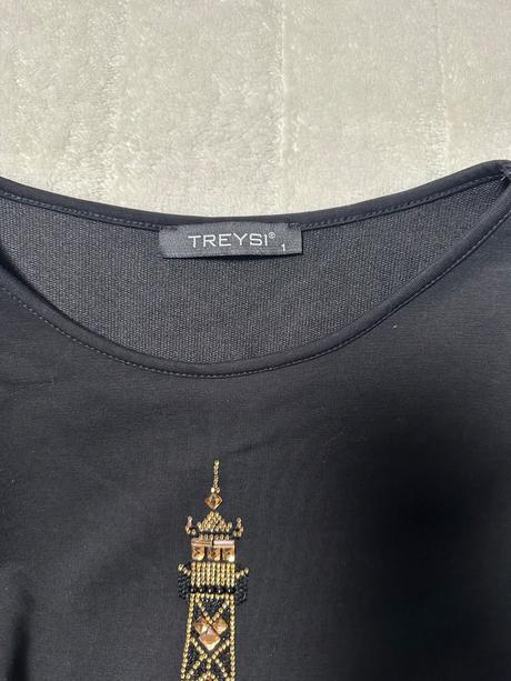 Športové minišaty s eiffelovou vežou, 