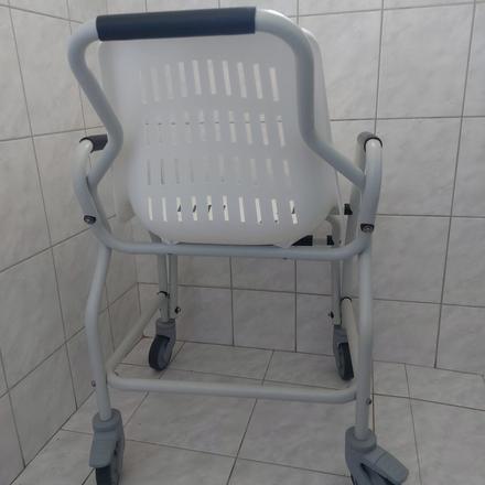 Predám pohyblivú stoličku, 