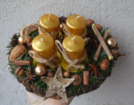Adventný veniec na dreve zlatý, 