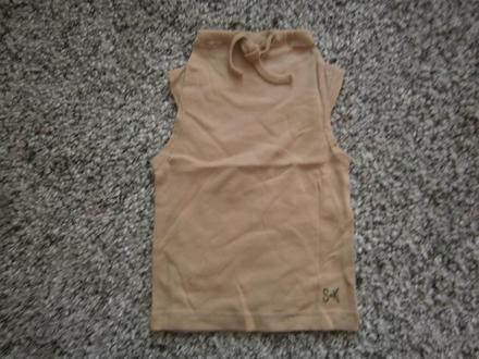 Nezvyčajné tričko, 104