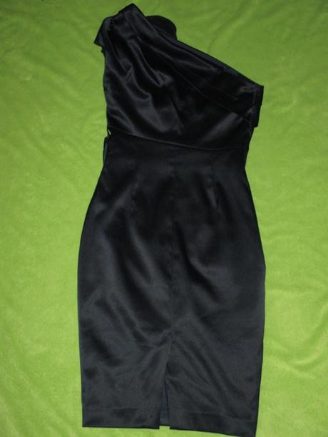 Jedinečné luxusné šaty asos, s