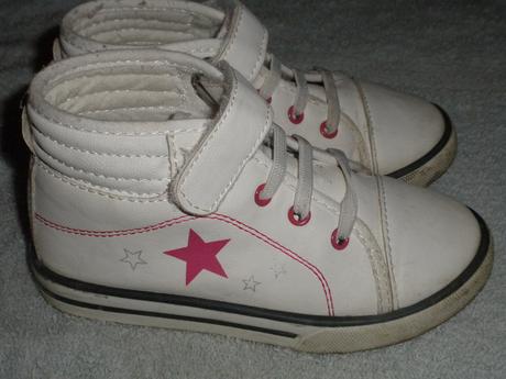 Členkové tenisky, 27