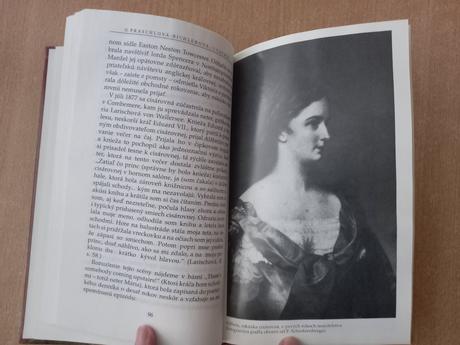 Sissi korunu skladám z unavenej hlavy praschlová,