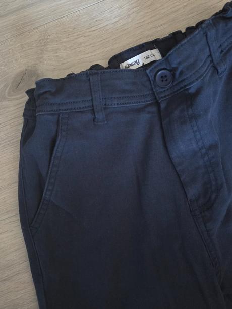 Tmavomodré nohavice, sinsay,152