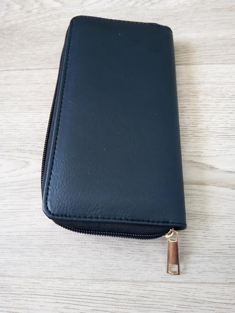 Raz použitá kožena veľkå peňaženka,