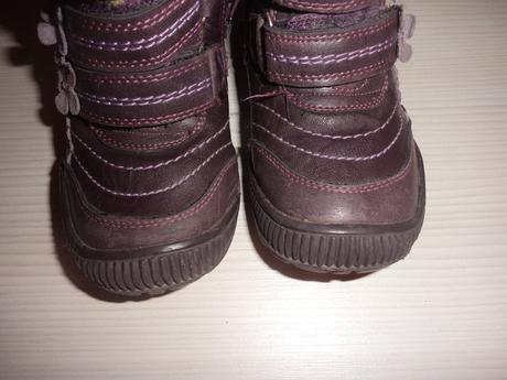 Tmavofialové čižmy s poštovným, 25