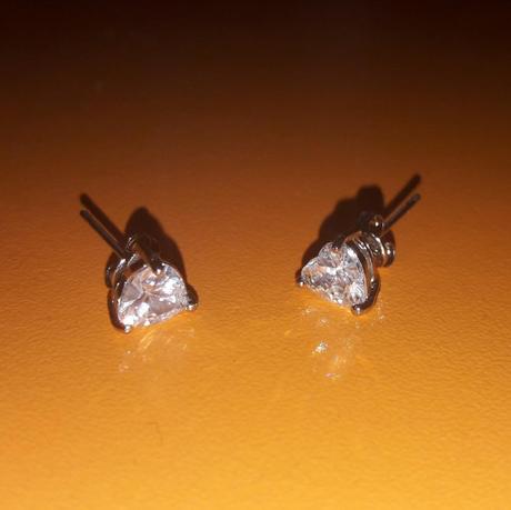 Náušnice v tvare srdiečka,