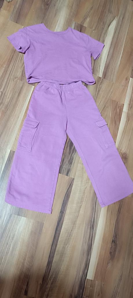 Tepláky a tricko, c&a,134