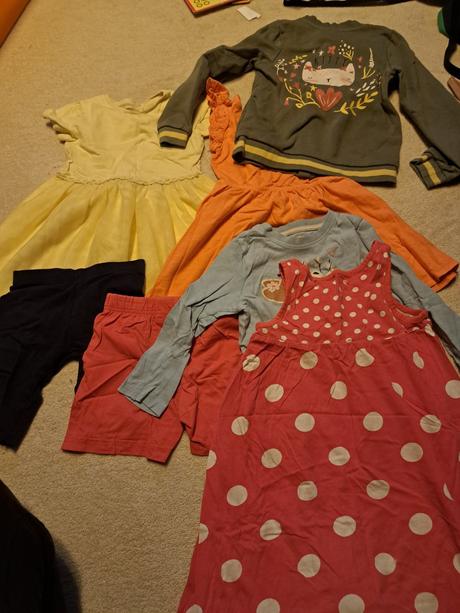Veľký balík oblecenia pre dievča, 104–116